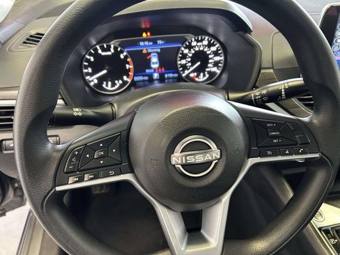 Used 2025 Nissan Altima 2.5 SV FWD image 17