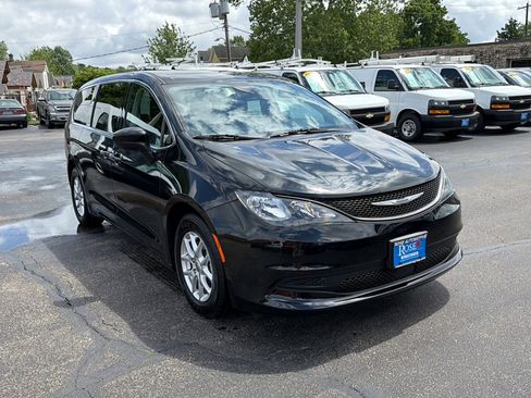 Used 2023 Chrysler Voyager LX FWD image 1