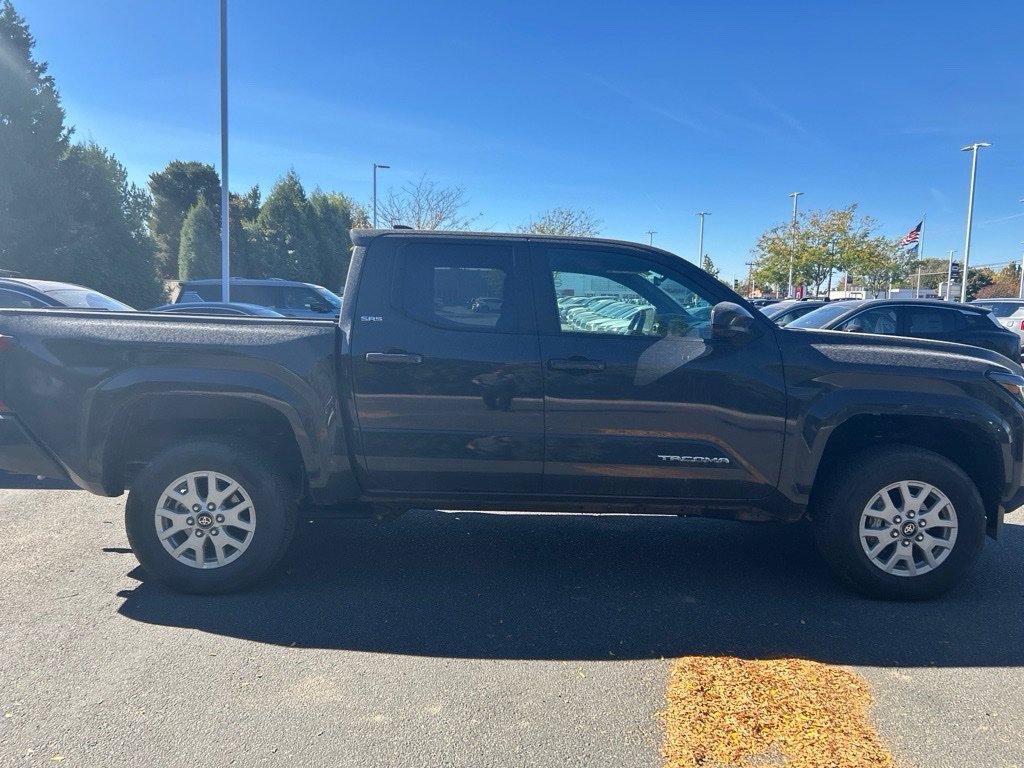 Used 2025 Toyota Tacoma SR5 AWD/4WD image 24
