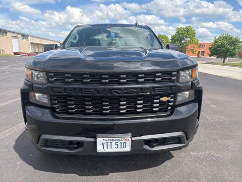 Used 2019 Chevrolet Silverado 1500 Custom w/ Custom Value Package AWD/4WD image 2