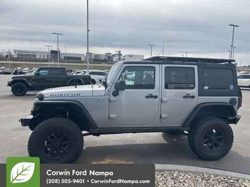 Used 2018 Jeep Wrangler Unlimited Rubicon w/ Connectivity Group image 2
