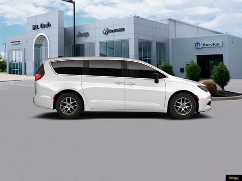 New 2026 Chrysler Voyager LX image 4