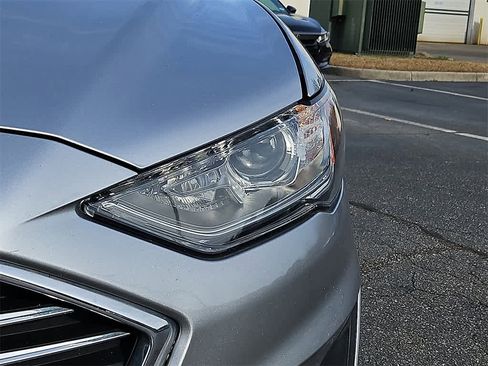 Used 2020 Ford Fusion SE image 9