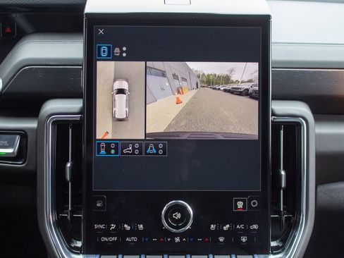 Used 2026 GMC Yukon Denali w/ Sun & Power Step Package AWD/4WD image 18