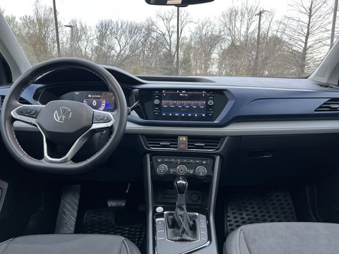 Used 2024 Volkswagen Taos SE image 22