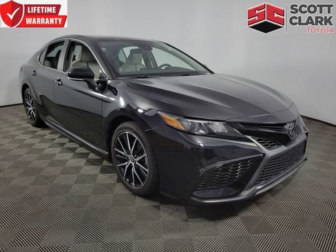 Used 2023 Toyota Camry SE FWD image 1