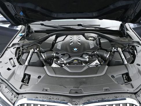 Used 2020 BMW 750i xDrive image 22