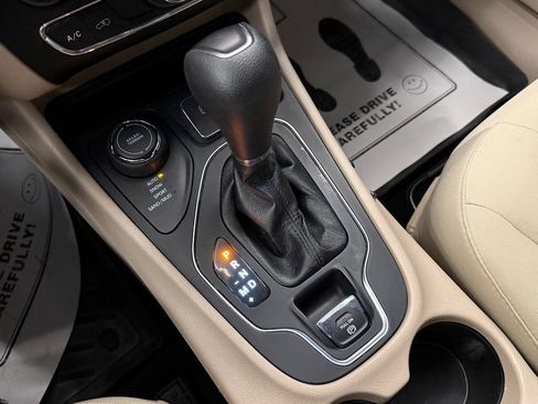 Used 2021 Jeep Cherokee Latitude w/ Mobile Office Group image 17