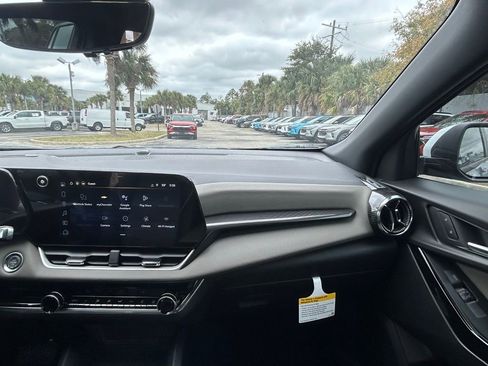 New 2026 Chevrolet Equinox LT w/ Convenience Package II FWD image 17