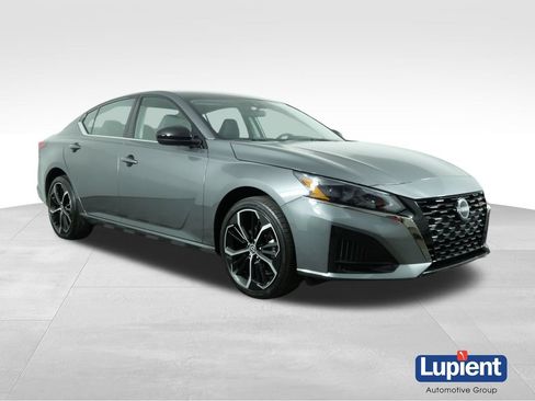 Used 2025 Nissan Altima 2.5 SR AWD/4WD image 1