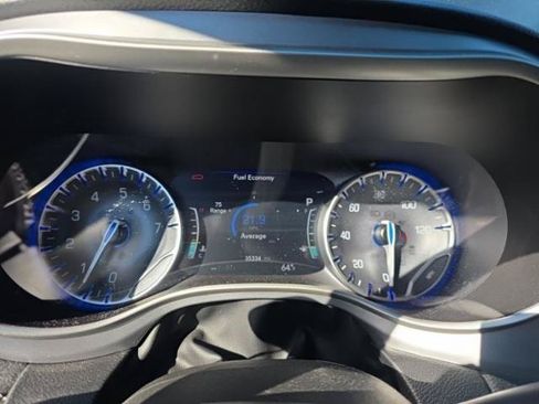 Used 2023 Chrysler Pacifica Touring-L w/ S Appearance Package FWD image 4