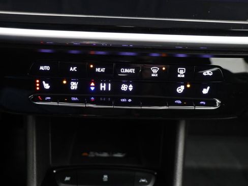 Used 2023 Chevrolet Bolt EUV LT w/ Comfort Package image 22