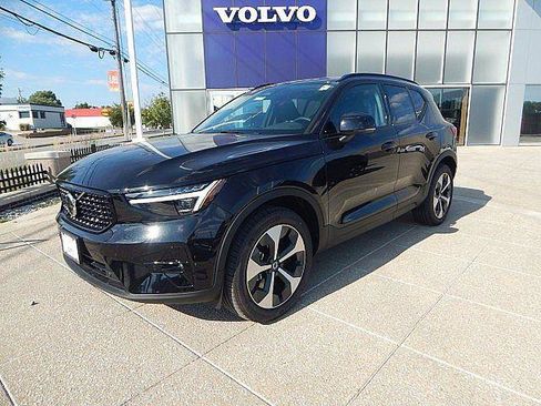 New 2026 Volvo XC40 B5 Plus w/ Protection Package Premier AWD/4WD image 3