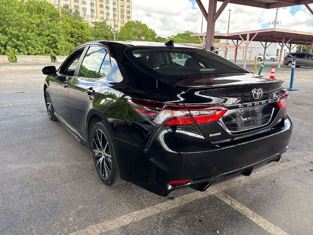 Used 2023 Toyota Camry SE FWD image 4
