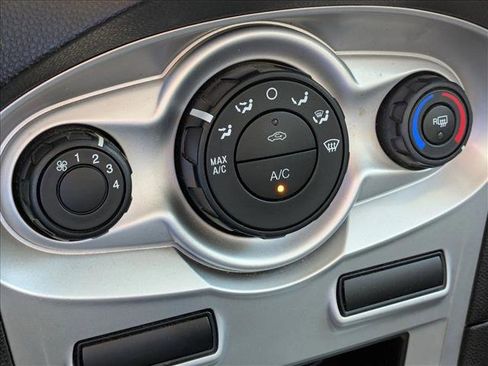 Used 2019 Ford Fiesta SE image 15