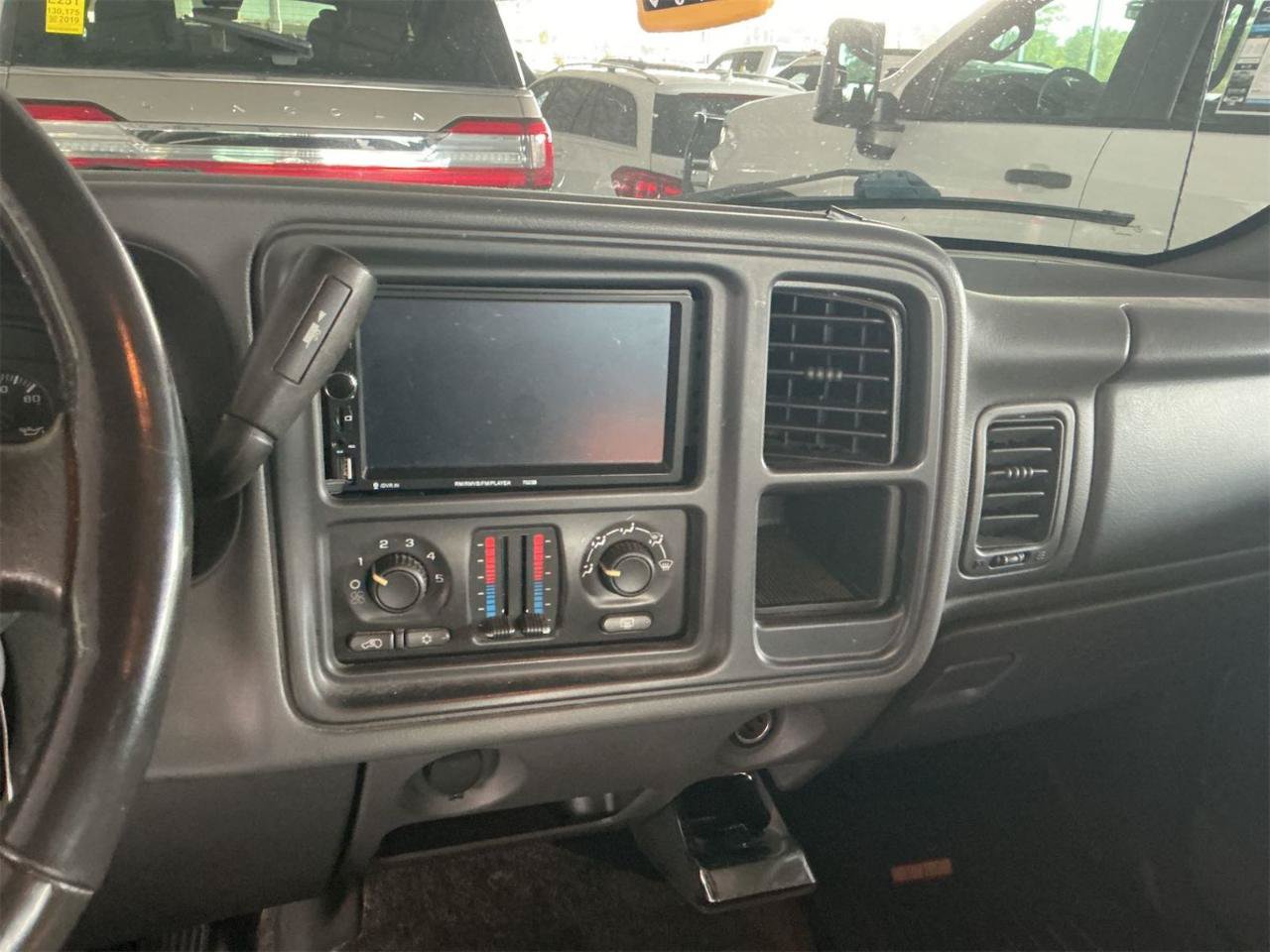 Used 2003 Chevrolet Avalanche 4x4 image 13