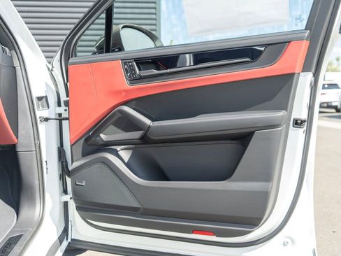 New 2026 Porsche Cayenne GTS AWD/4WD image 32