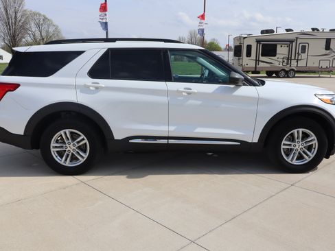 Used 2024 Ford Explorer XLT w/ Class IV Trailer Tow Package AWD/4WD image 5