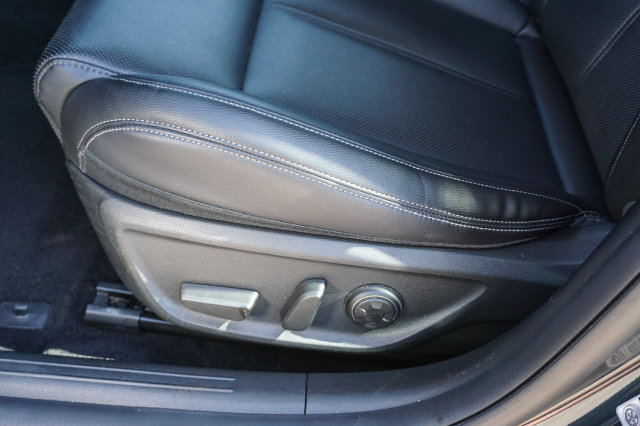 Used 2025 Genesis G70 2.5T RWD image 11