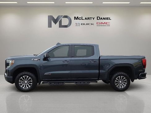 Used 2021 GMC Sierra 1500 AT4 w/ AT4 Value Package AWD/4WD image 3