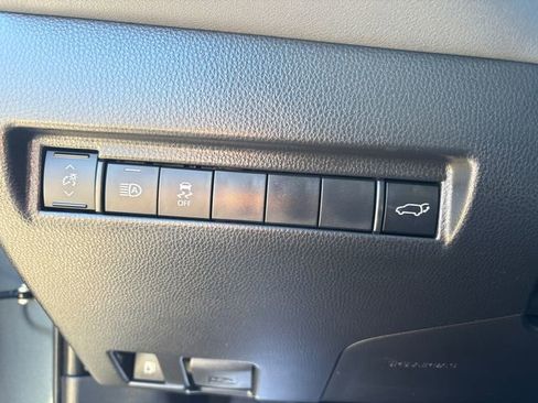 Used 2024 Toyota Venza XLE image 25