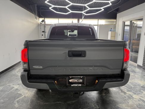 Used 2020 Toyota Tacoma SR5 AWD/4WD image 4