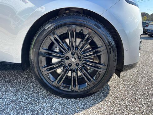 Used 2025 Land Rover Range Rover Long Wheelbase SE image 30