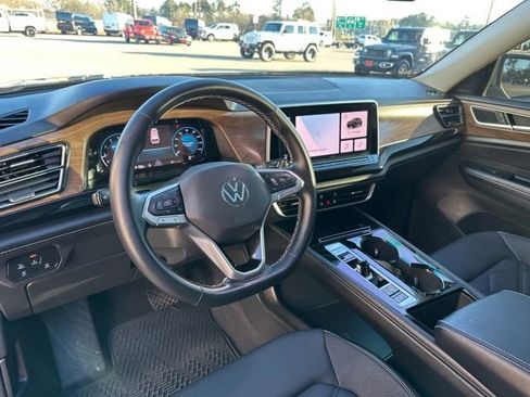 Used 2024 Volkswagen Atlas SE image 12