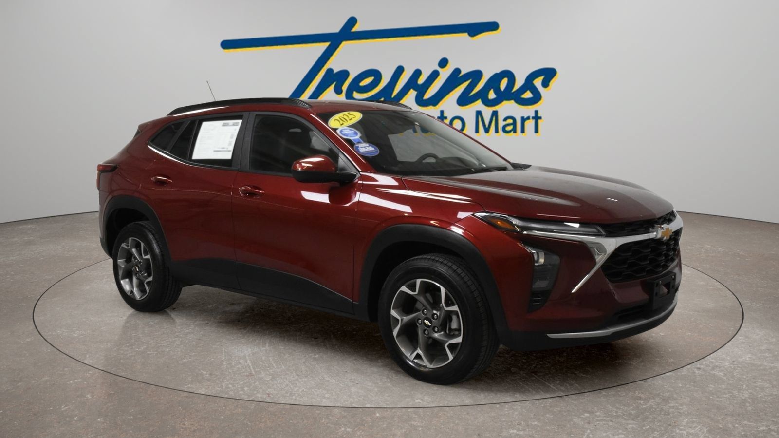 Used 2025 Chevrolet Trax LT FWD image 1