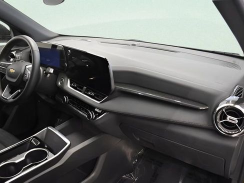 Used 2025 Chevrolet Equinox LT AWD/4WD image 18
