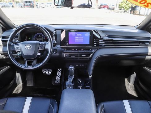Used 2025 Toyota Camry SE FWD image 15