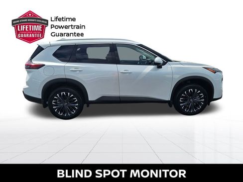 Used 2025 Nissan Rogue SL w/ Tech Package FWD image 8