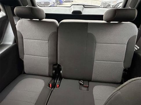 Used 2021 Chevrolet Traverse LT image 17