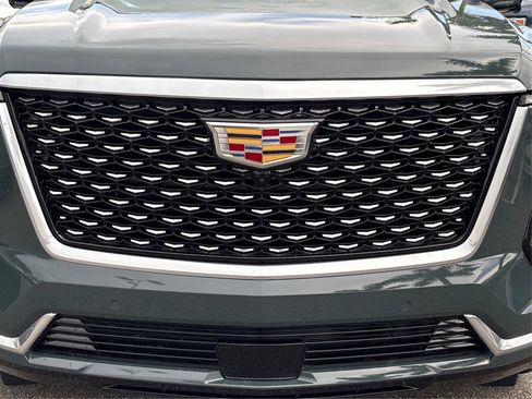New 2026 Cadillac Escalade ESV Luxury AWD/4WD image 14