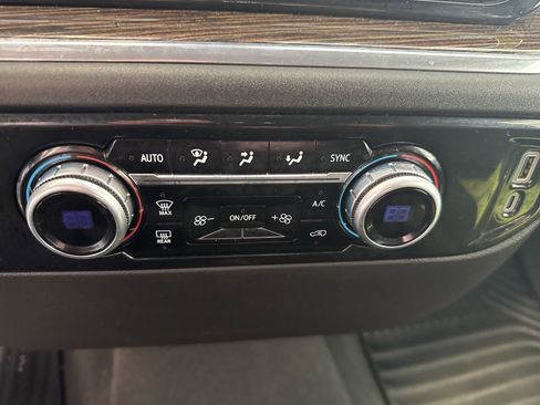 Used 2024 GMC Sierra 2500 SLE w/ SLE Convenience Package image 8