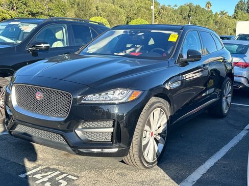 Used 2018 Jaguar F-PACE R-Sport image 2