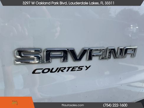 Used 2017 GMC Savana 3500 Extended Van 3D image 14