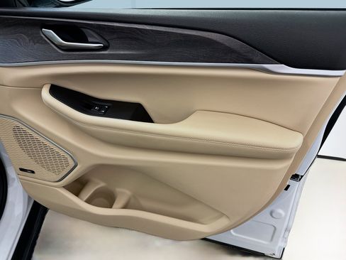 Used 2023 Jeep Grand Cherokee 4WD 4xe w/ Luxury Tech Group II image 35