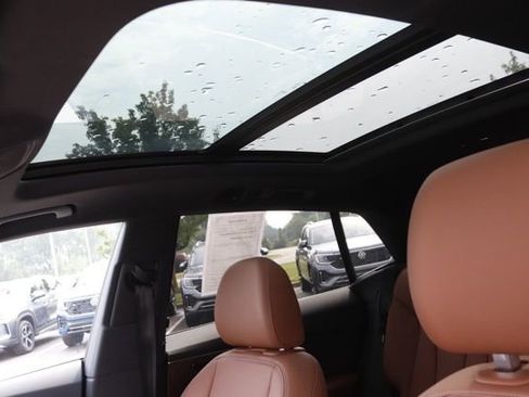 Used 2024 Audi Q8 Premium image 16