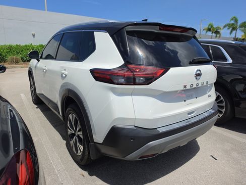 Used 2021 Nissan Rogue SV w/ Premium Package FWD image 4