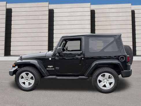 Used 2011 Jeep Wrangler Sahara w/ Connectivity Group AWD/4WD image 2