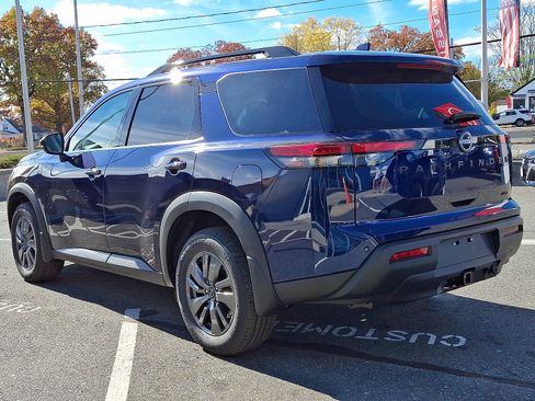 New 2025 Nissan Pathfinder SV w/ SV Premium Package image 3