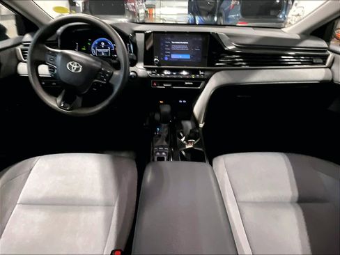 Used 2025 Toyota Camry LE image 21