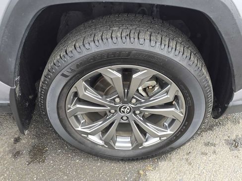 Used 2022 Toyota RAV4 XLE Premium AWD/4WD image 9