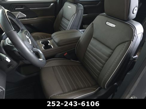 Used 2026 GMC Acadia Denali Ultimate w/ LPO, Floor Liner Package AWD/4WD image 9