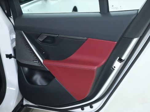 Used 2025 BMW i5 xDrive40 w/ Premium Package image 32