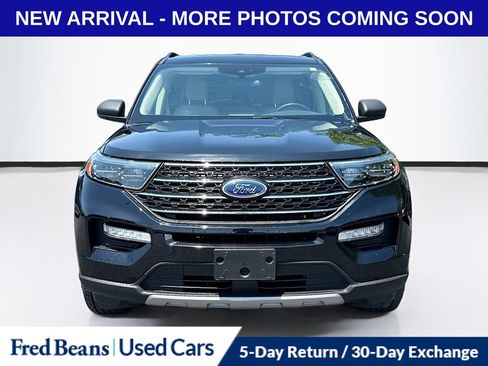 Used 2023 Ford Explorer XLT w/ Equipment Group 202A AWD/4WD image 2