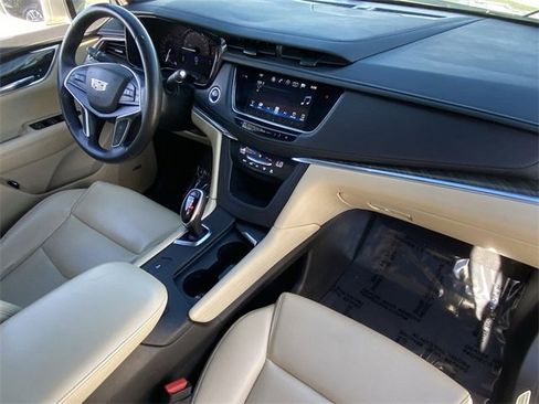 Used 2017 Cadillac XT5 FWD image 12