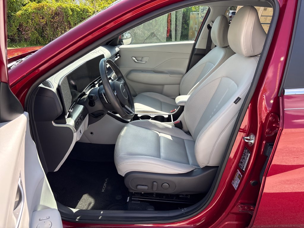 Used 2025 Hyundai Kona Limited FWD image 31