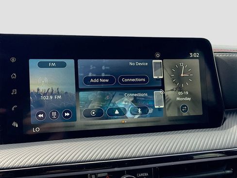 Used 2025 Nissan Kicks SR image 13